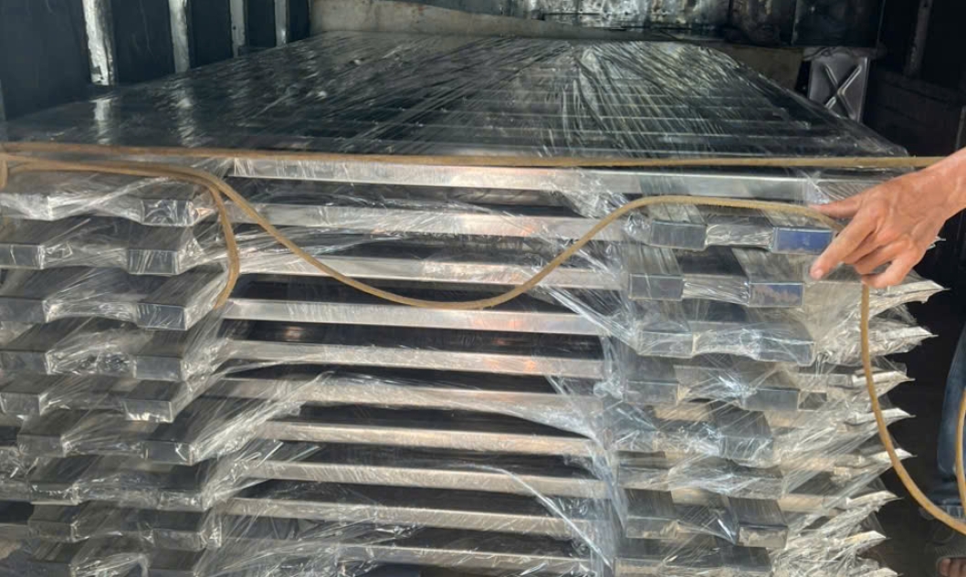 Hàng rào inox chống trộm kết hợp chông sắt